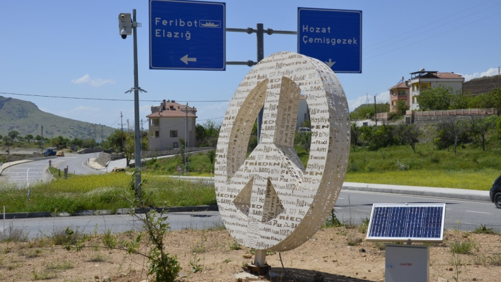 BARIŞ HEYKELİ TEKRAR YERİNE KONULDU